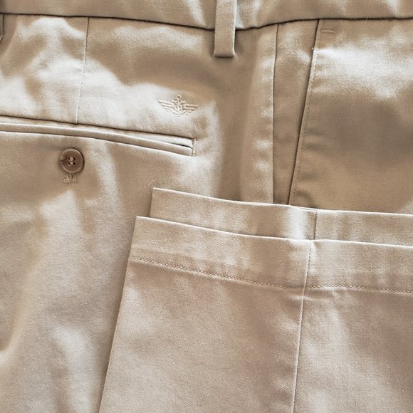 Dockers Classic Signature Khaki Pleated Front Flex Comfort Waist W38 L29 - Picture 8 of 8